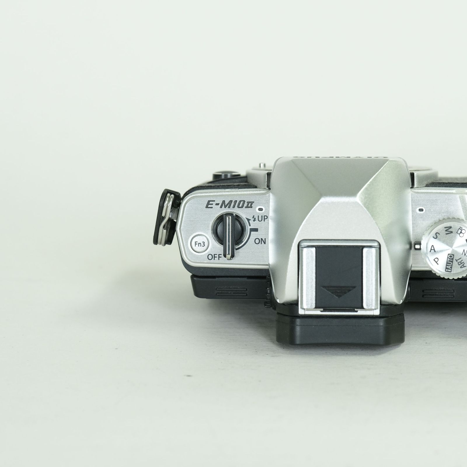 良品 | シャッター数3,290回] OLYMPUS OM-D E-M10 Mark II [ボディ