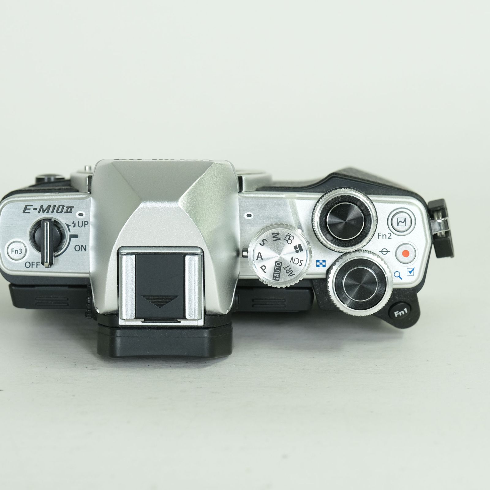 良品 | シャッター数3,290回] OLYMPUS OM-D E-M10 Mark II [ボディ