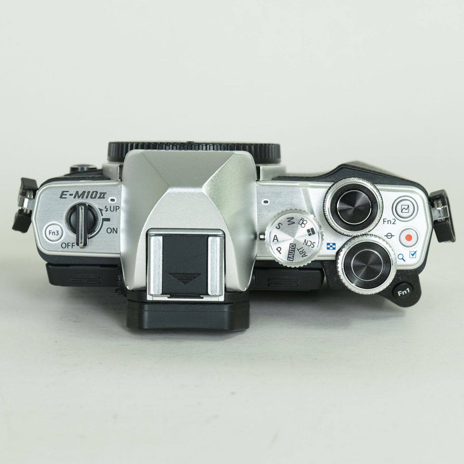 良品 | シャッター数3,290回] OLYMPUS OM-D E-M10 Mark II [ボディ