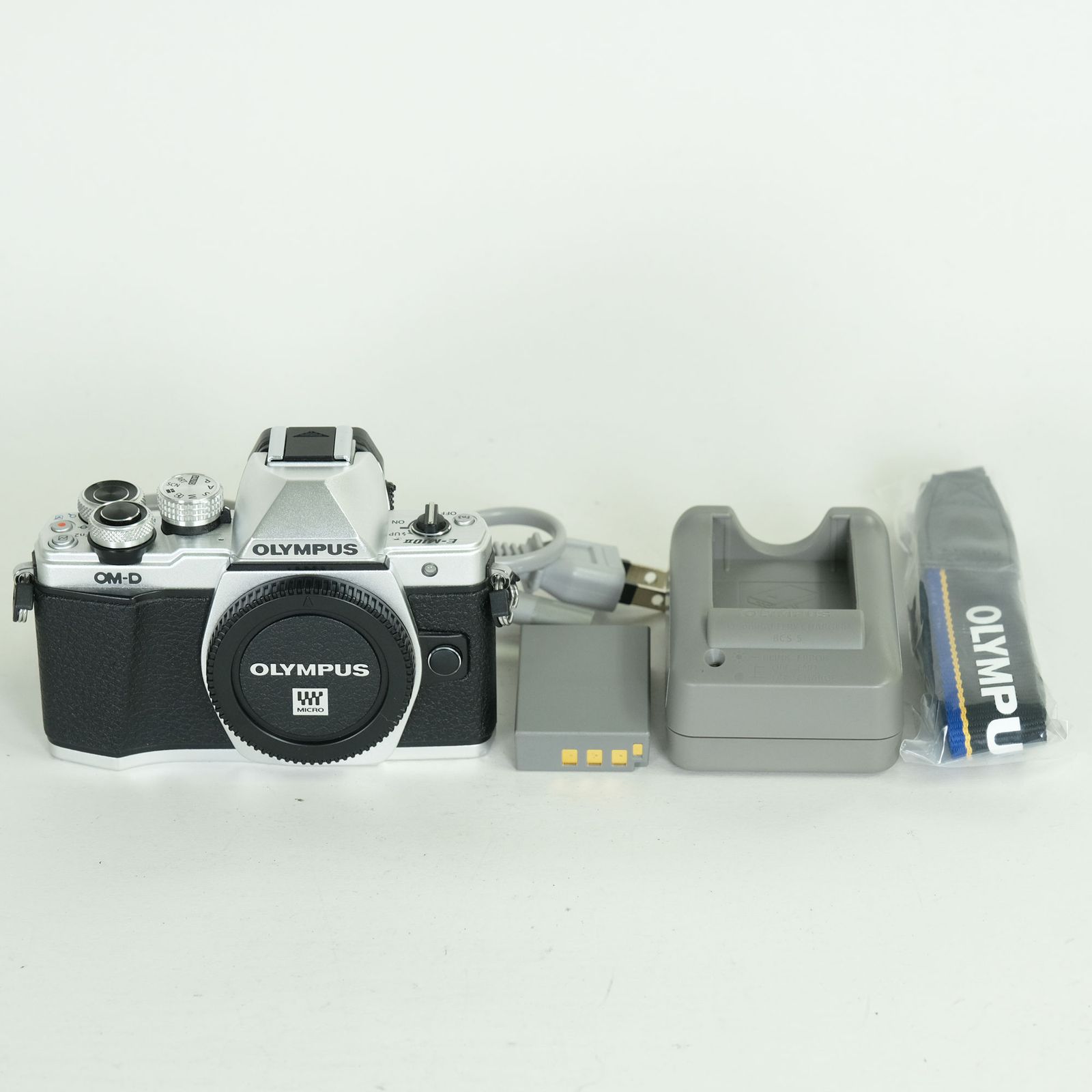 良品 | シャッター数3,290回] OLYMPUS OM-D E-M10 Mark II [ボディ
