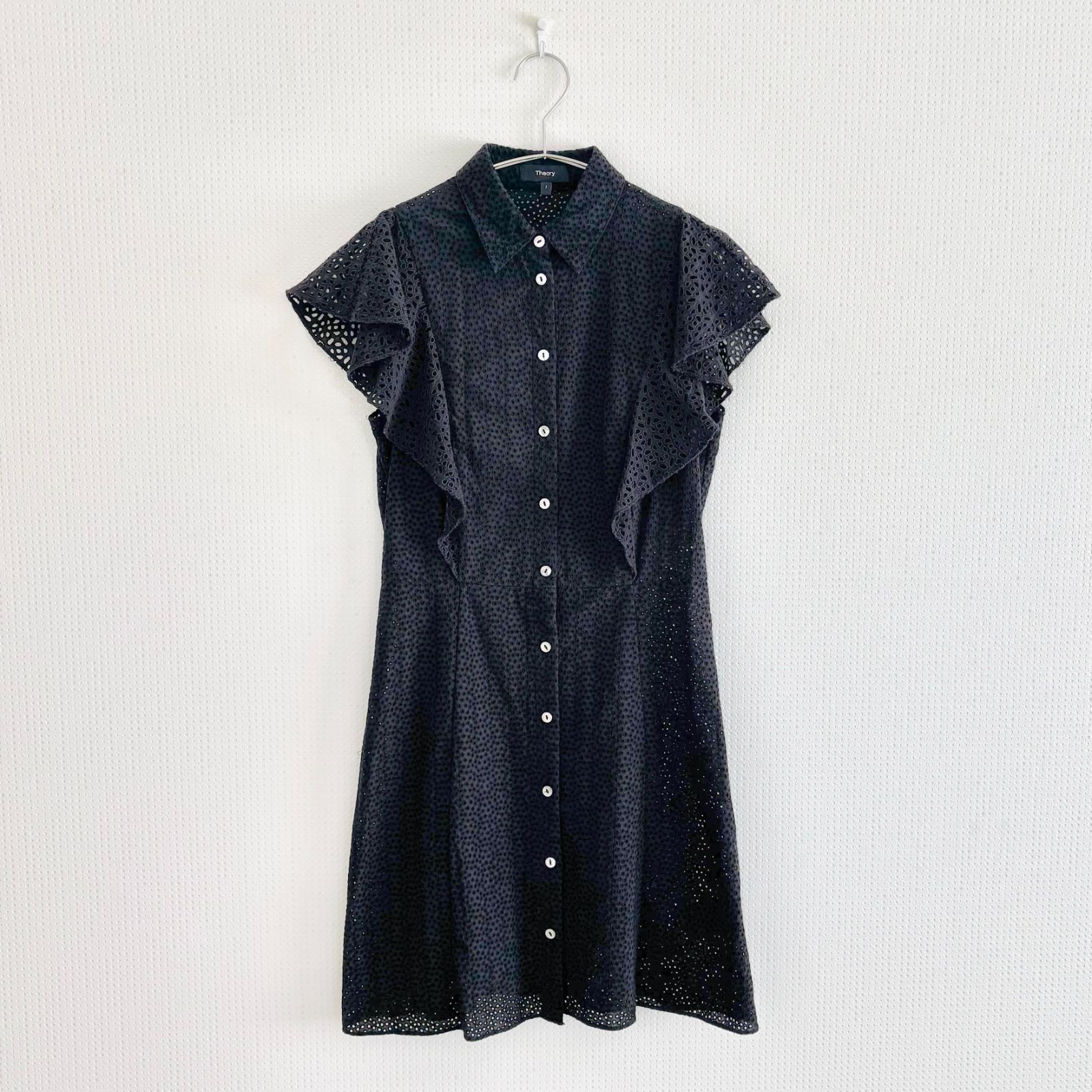 Theory セオリー コットンアイレット ラッフルシャツドレス ブラウス　ロングシャツ　サイズ2 ブラック 黒 綿100%　レース フリル カットワーク　Aライン フレア シャツワンピース チュニック 春夏 透け感 レディース 美品 古着 [D366]