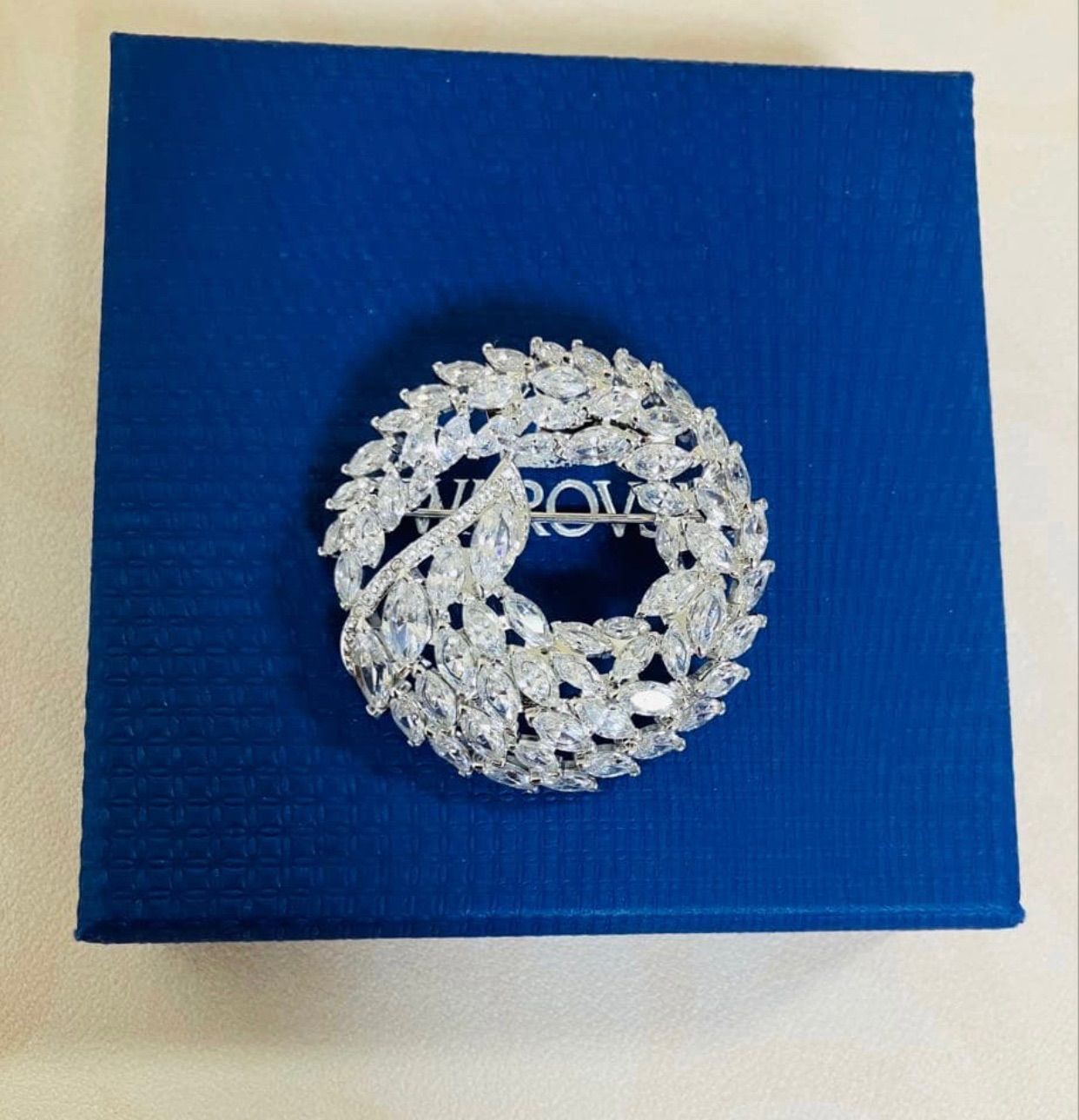 新品 スワロフスキー Swarovski ブローチ - メルカリ