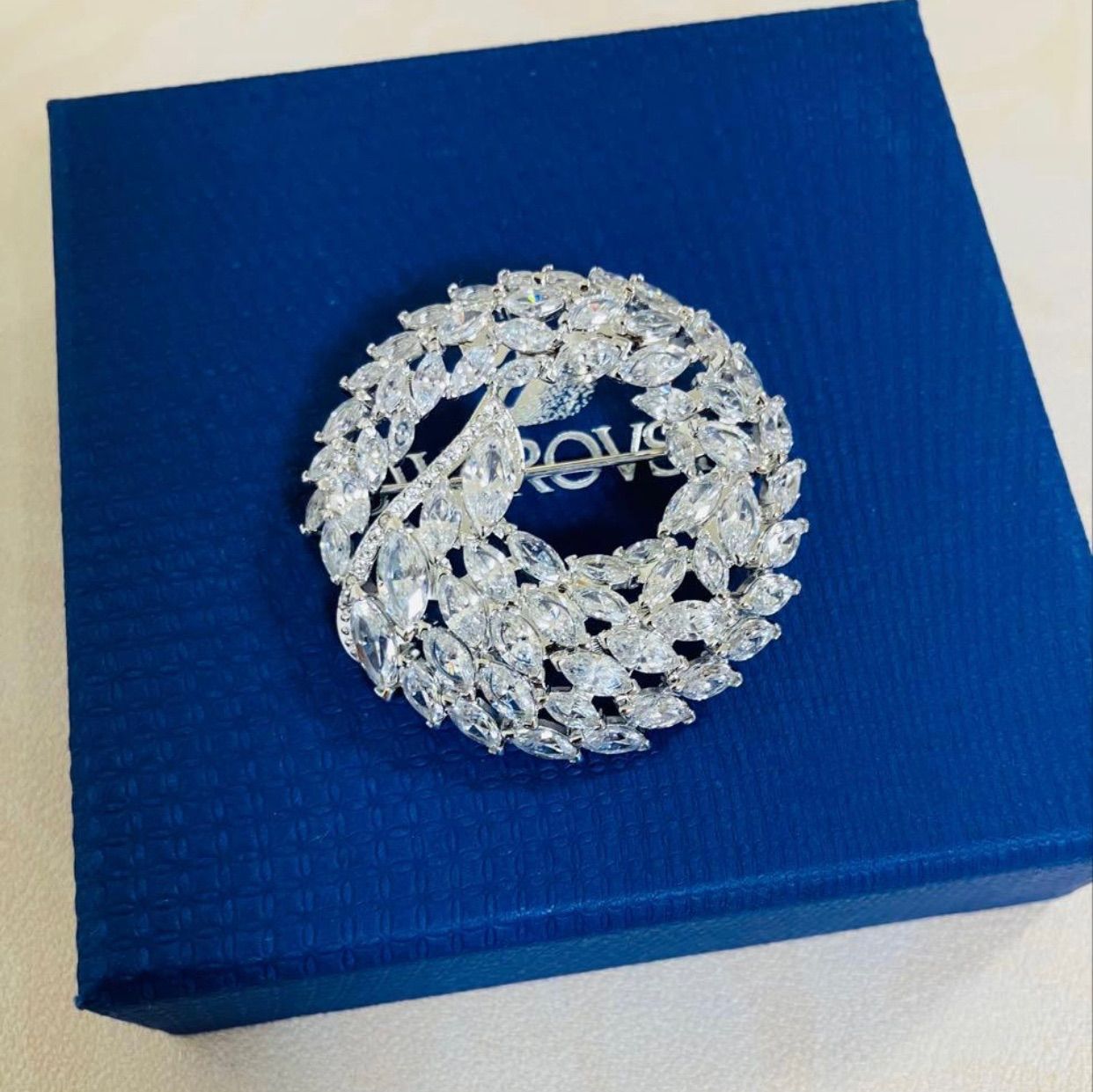 新品 スワロフスキー Swarovski ブローチ - メルカリ