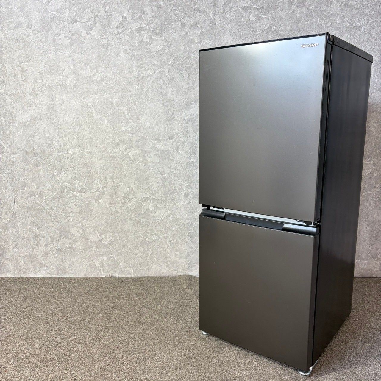 2022年製】 美品 SHARP シャープ マットブラック どっちもドア 冷凍