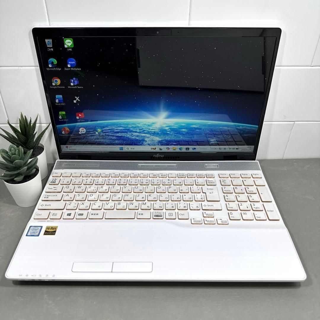 【極上】富士通プレミアムホワイト☘️8世代i7☘️SSD256GB+HDD1TB