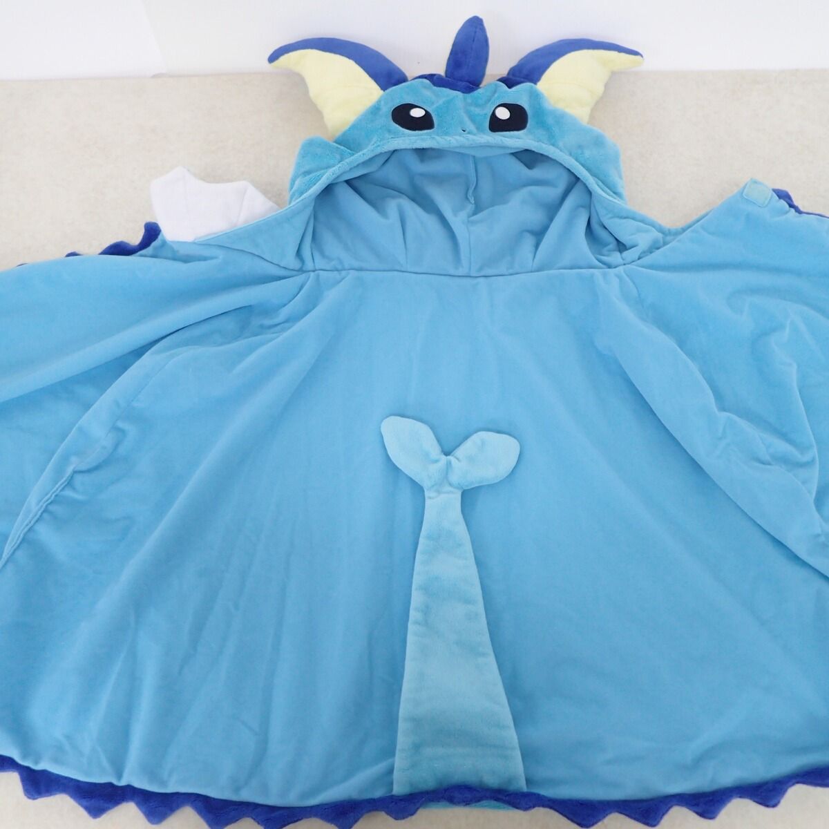シャワーズ　ポンチョ　フード ポケモンセンター フード付きポンチョ シャワーズ 紙タグ無