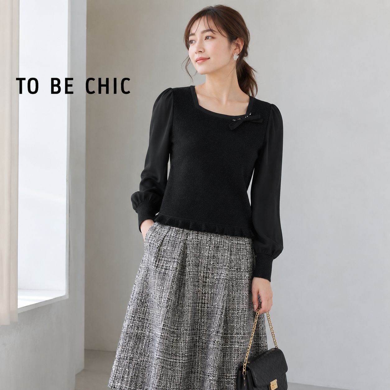 【極美品】TO BE CHIC / トゥービーシック ニットトップス 40 ブラック 黒 リボン ビジュー 2WAY プルオーバー ストレッチ 半袖 七分袖 パール 大人可愛い フェミニン 上品 清楚 三陽商会 9号 フォーマル 入学式 卒業式