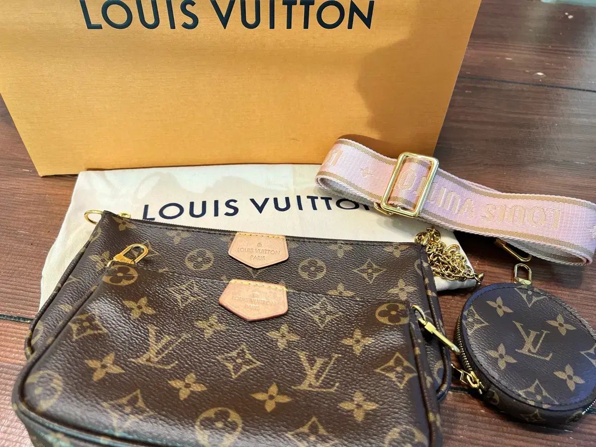 Louis Vuitton ルイヴィトン マルチ MULTI マルチ ポシェット アクセソワール (ピンク M44840)