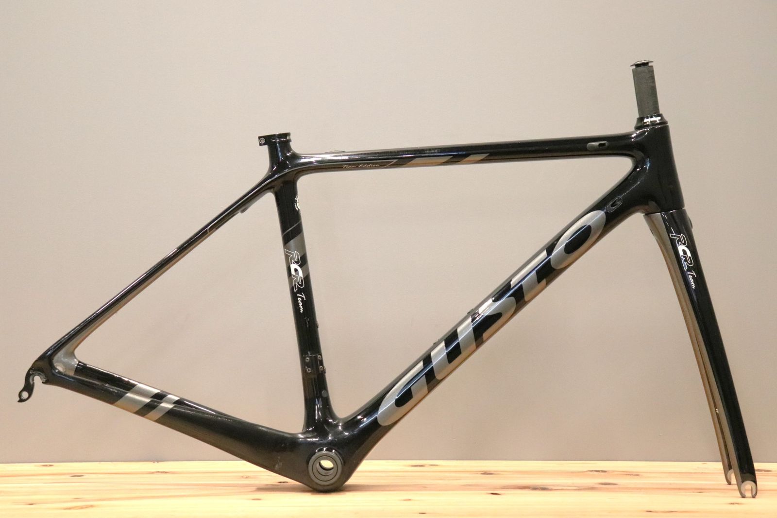 グスト GUSTO RCR チーム レジェンド TEAM LEGEND 2020モデル Lサイズ カーボン ロードバイク フレームセット 【仙台店】