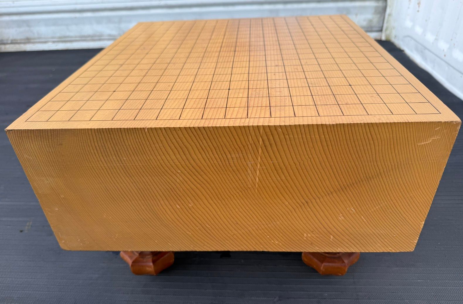 S03898 足付き碁盤　大きさ約縦45.5cm横42.5cm高さ29.5cm厚み17cm 良品　囲碁