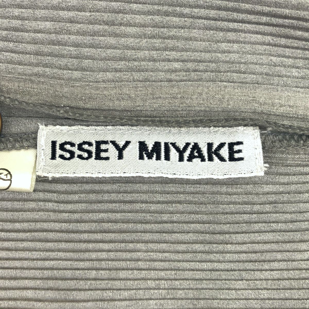ISSEY MIYAKE イッセイミヤケ プリーツラップデザインカーディガン