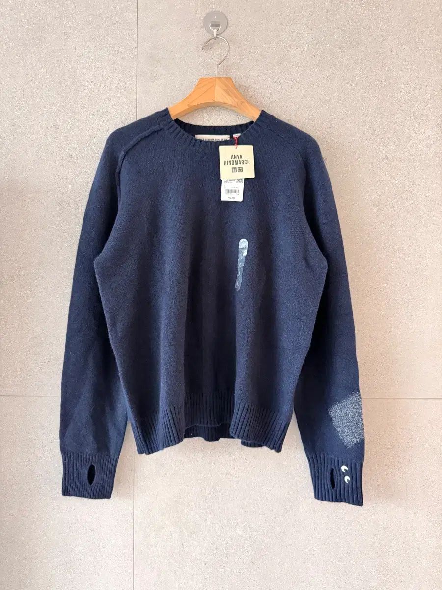 UNIQLO ユニクロ カシミア 100% 新商品 アーニャ ハインドマーチ コラボ ネイビー ニット L