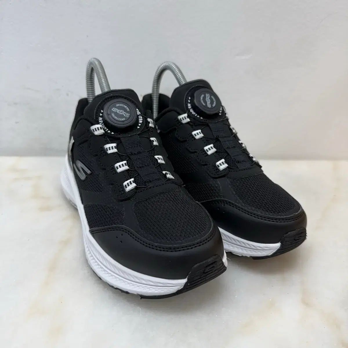 (220ほぼ新品) SKECHERS スケッチャーズ スニーカー Go RUN Consistent 2.0 ブラック