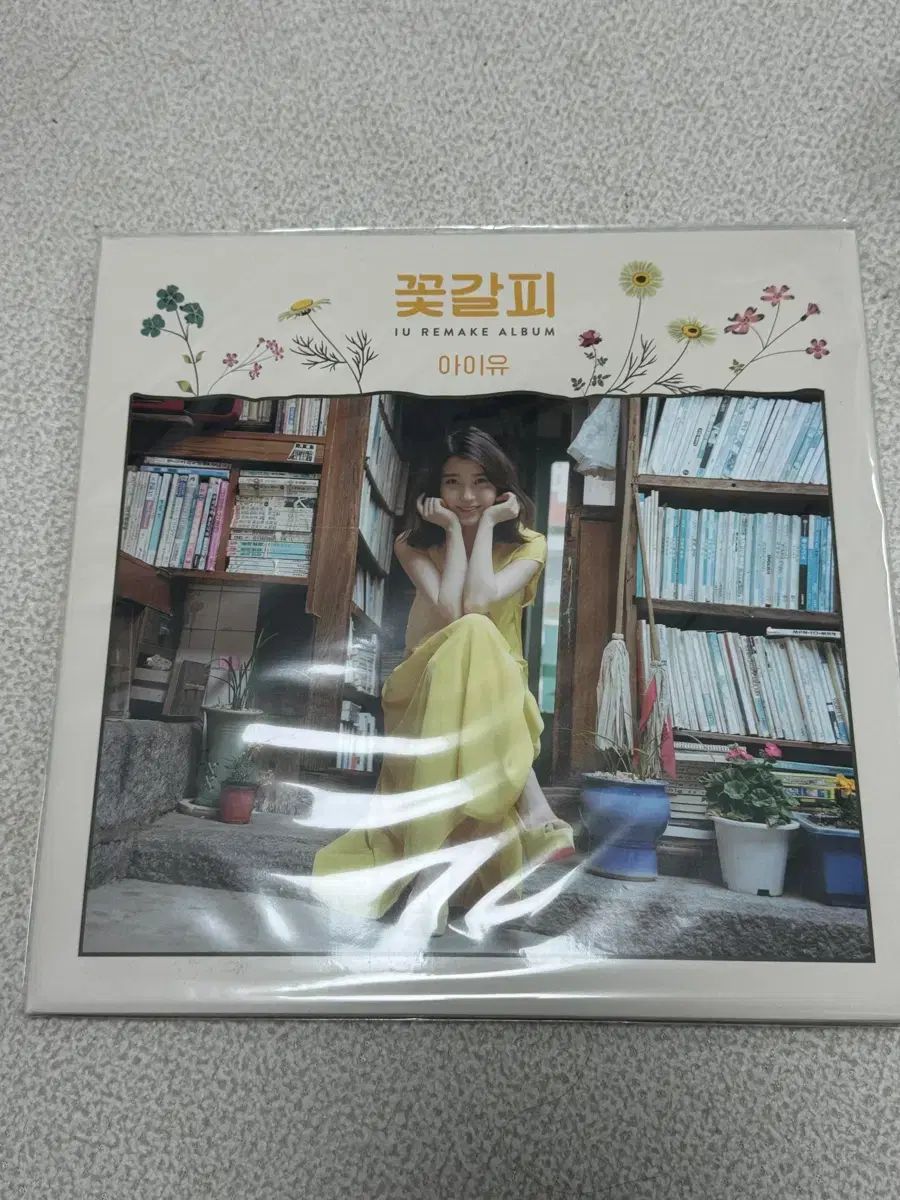 IU(アイユ) 花しおり lp