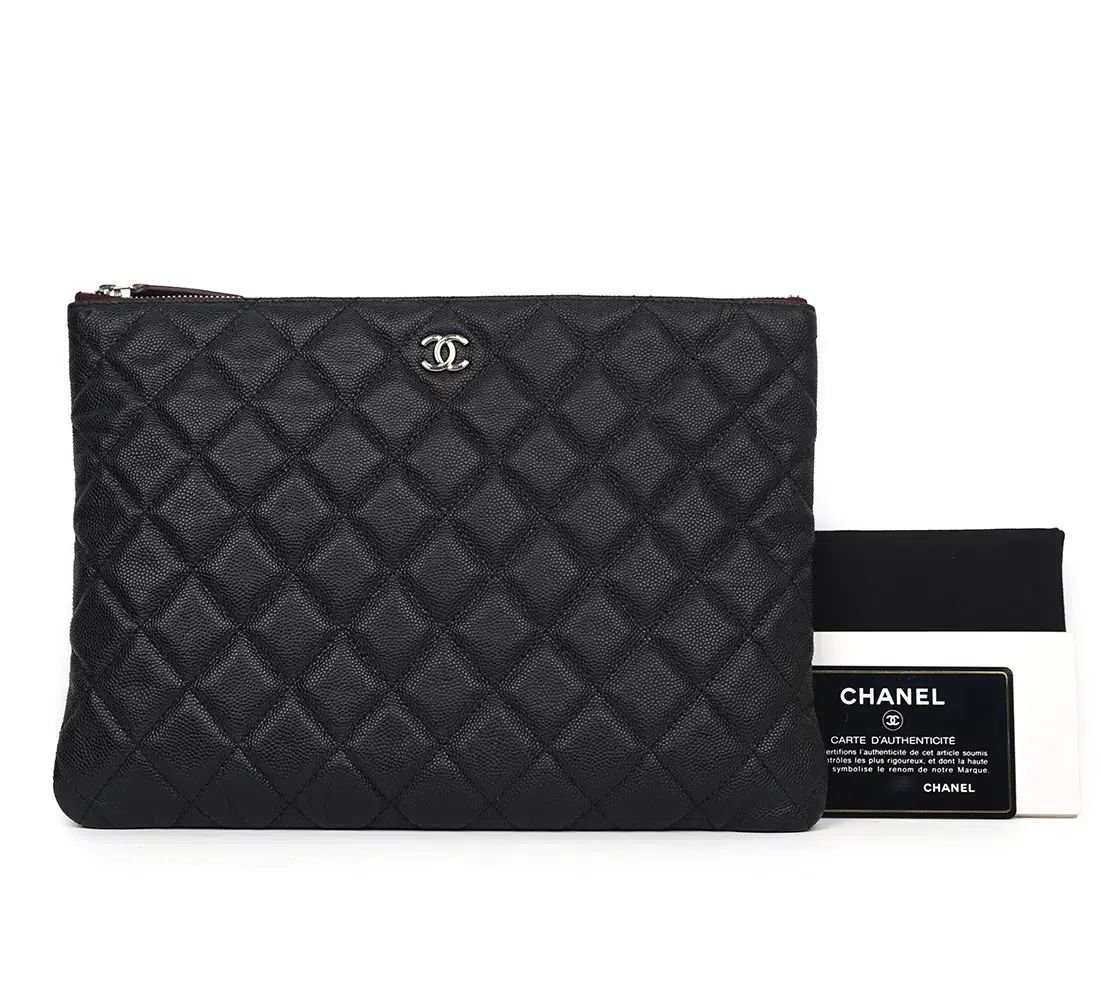 中古ブランド CHANEL Classic クラッチバッグ キャビア シルバー ニューミディアム 26番台 A82545 79,099円