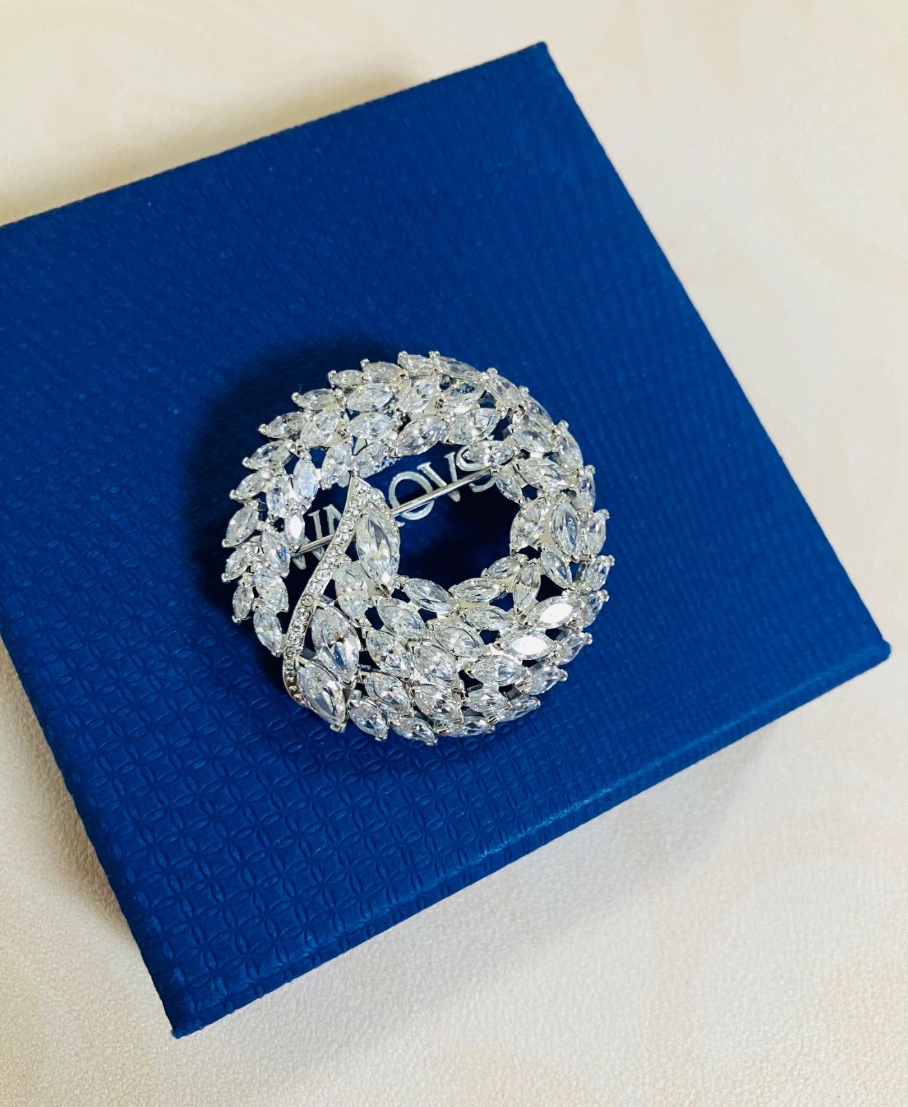 新品 スワロフスキー Swarovski ブローチ - メルカリ