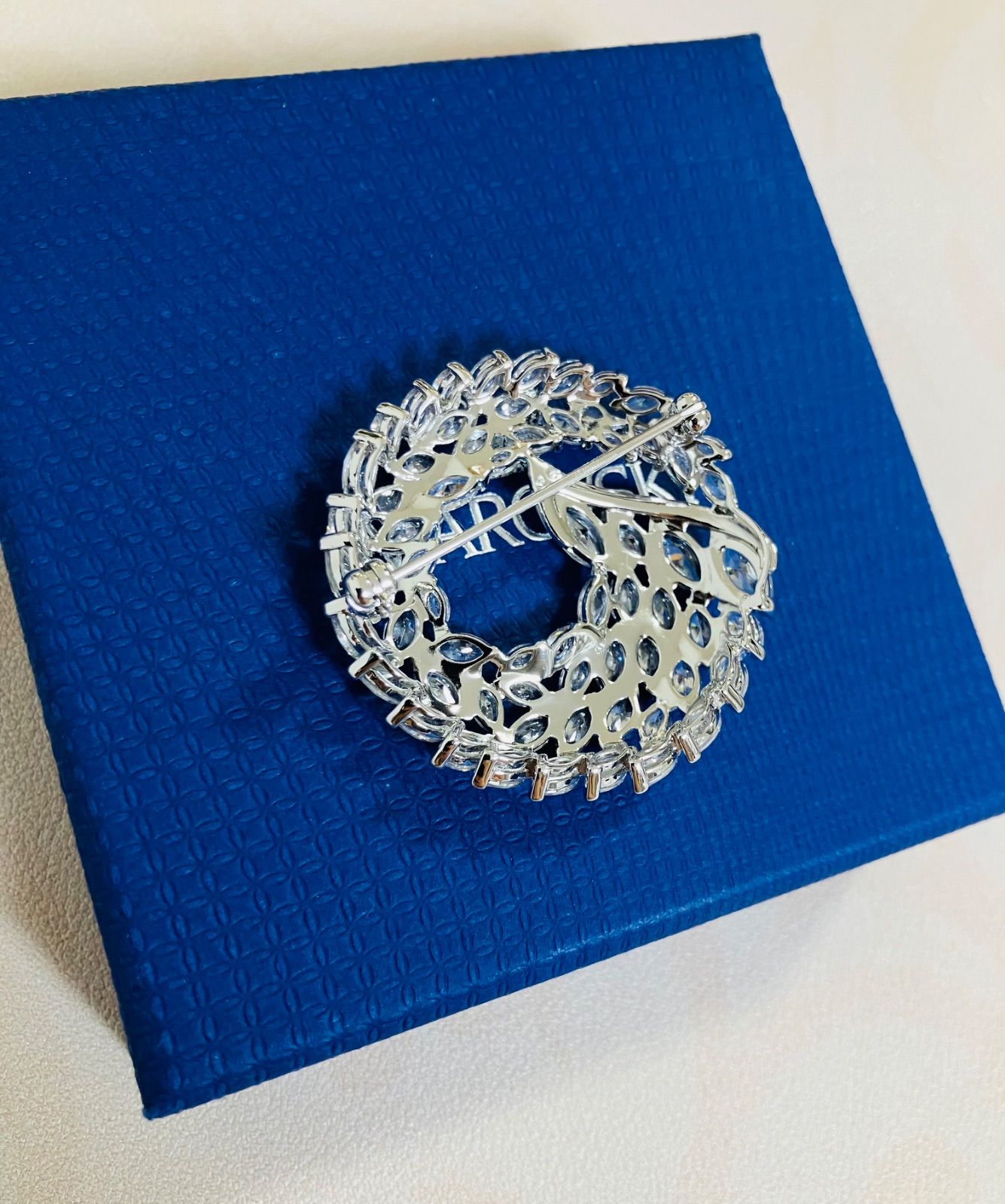 新品 スワロフスキー Swarovski ブローチ - メルカリ