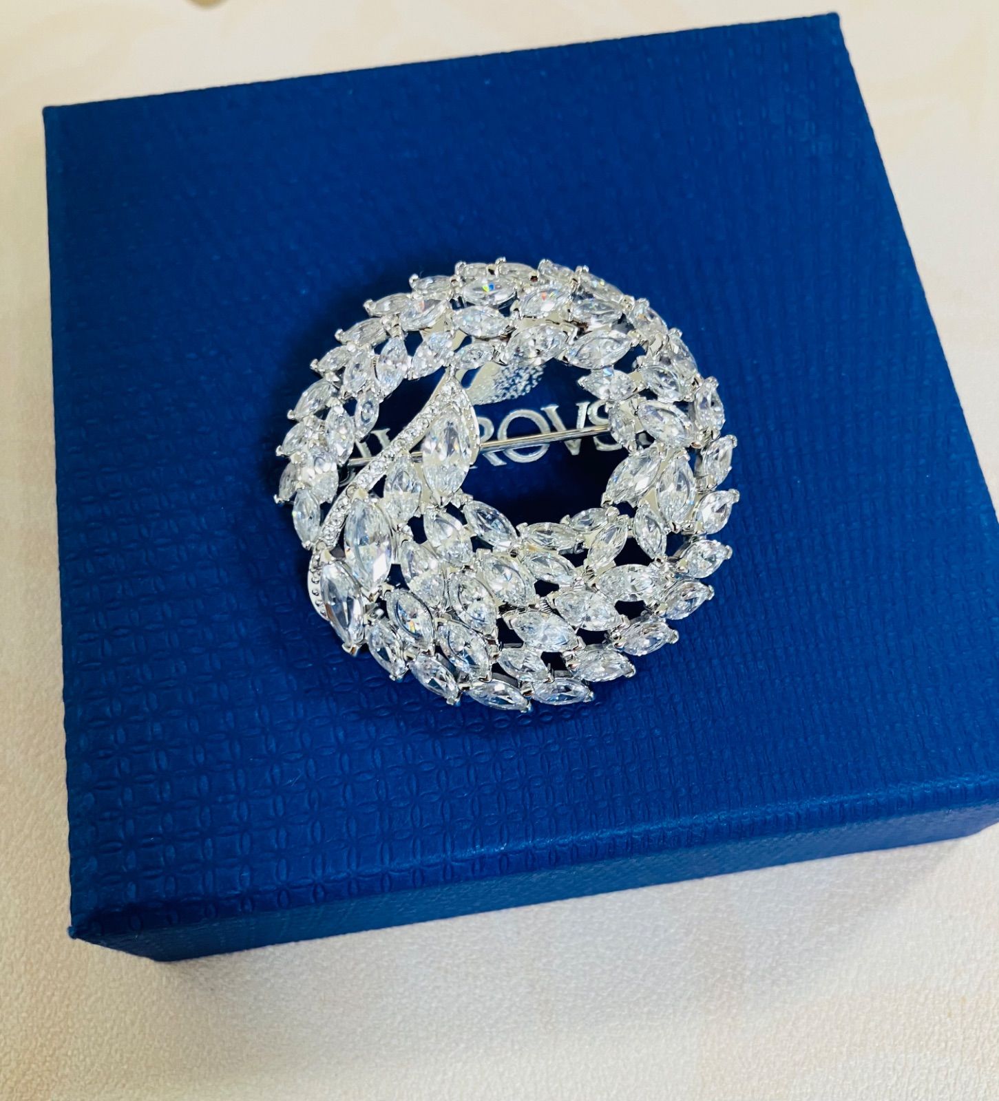 新品 スワロフスキー Swarovski ブローチ - メルカリ