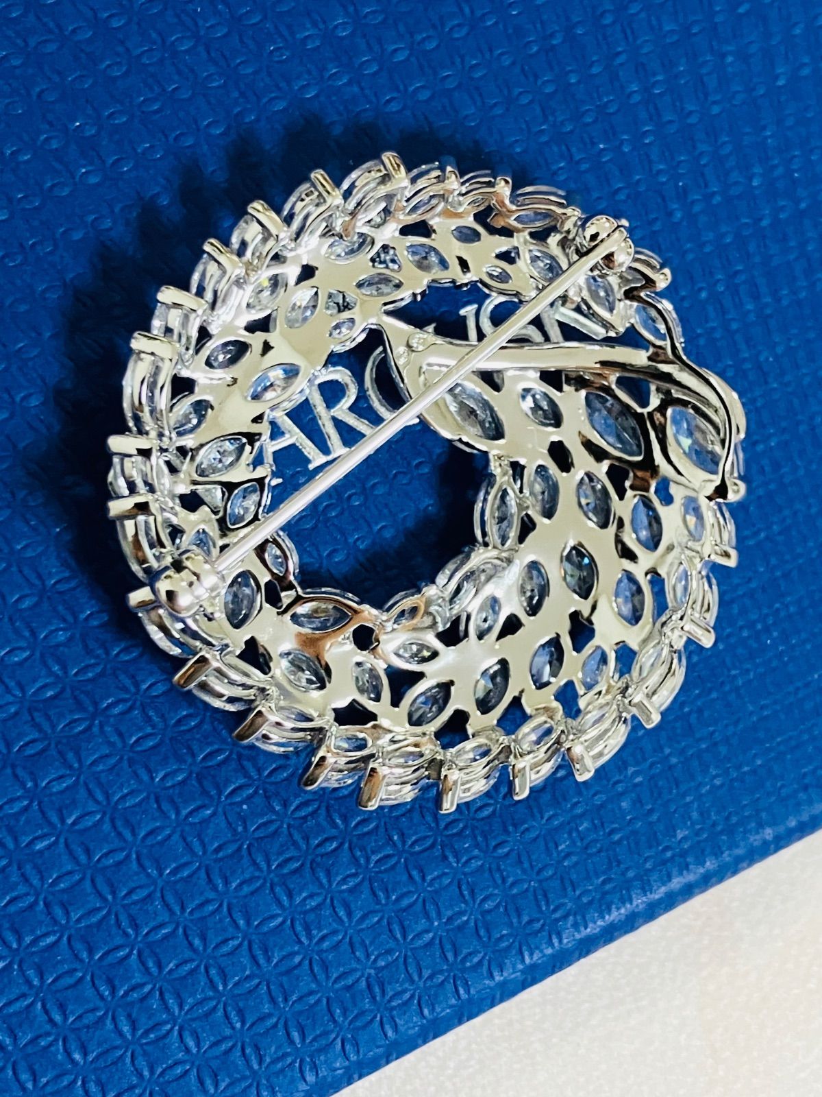 新品 スワロフスキー Swarovski ブローチ - メルカリ