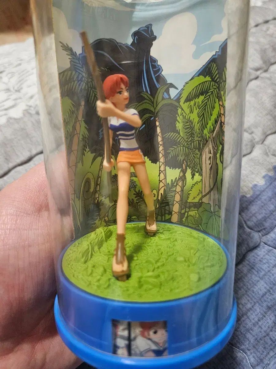 2000年代初頭に発売されたONE PIECEキャラコレ缶ナミ フィギュア