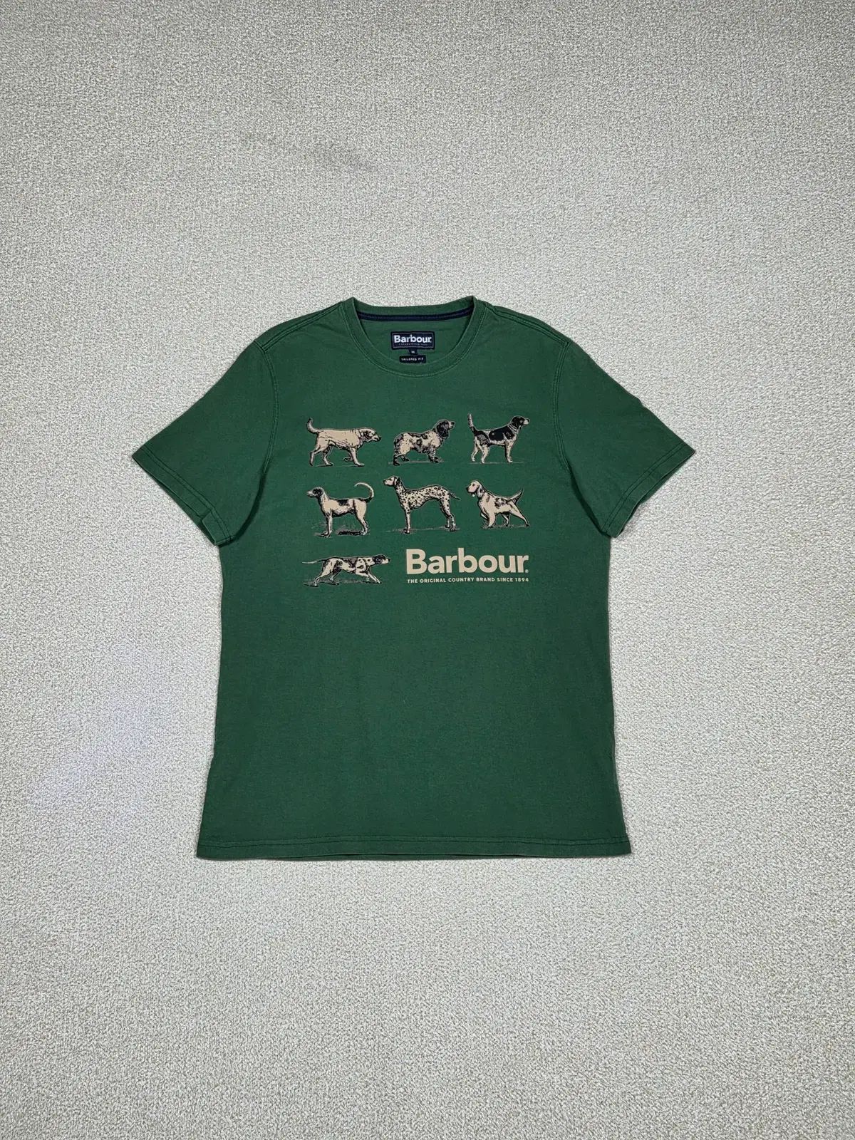 BARBOUR ドッグ グラフィック テーラードフィット 半袖 Tシャツ | S00246