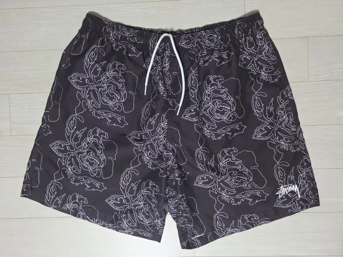 M STUSSY ステューシー ローズ ウォーター ハーフパンツ ショーツ ブラック