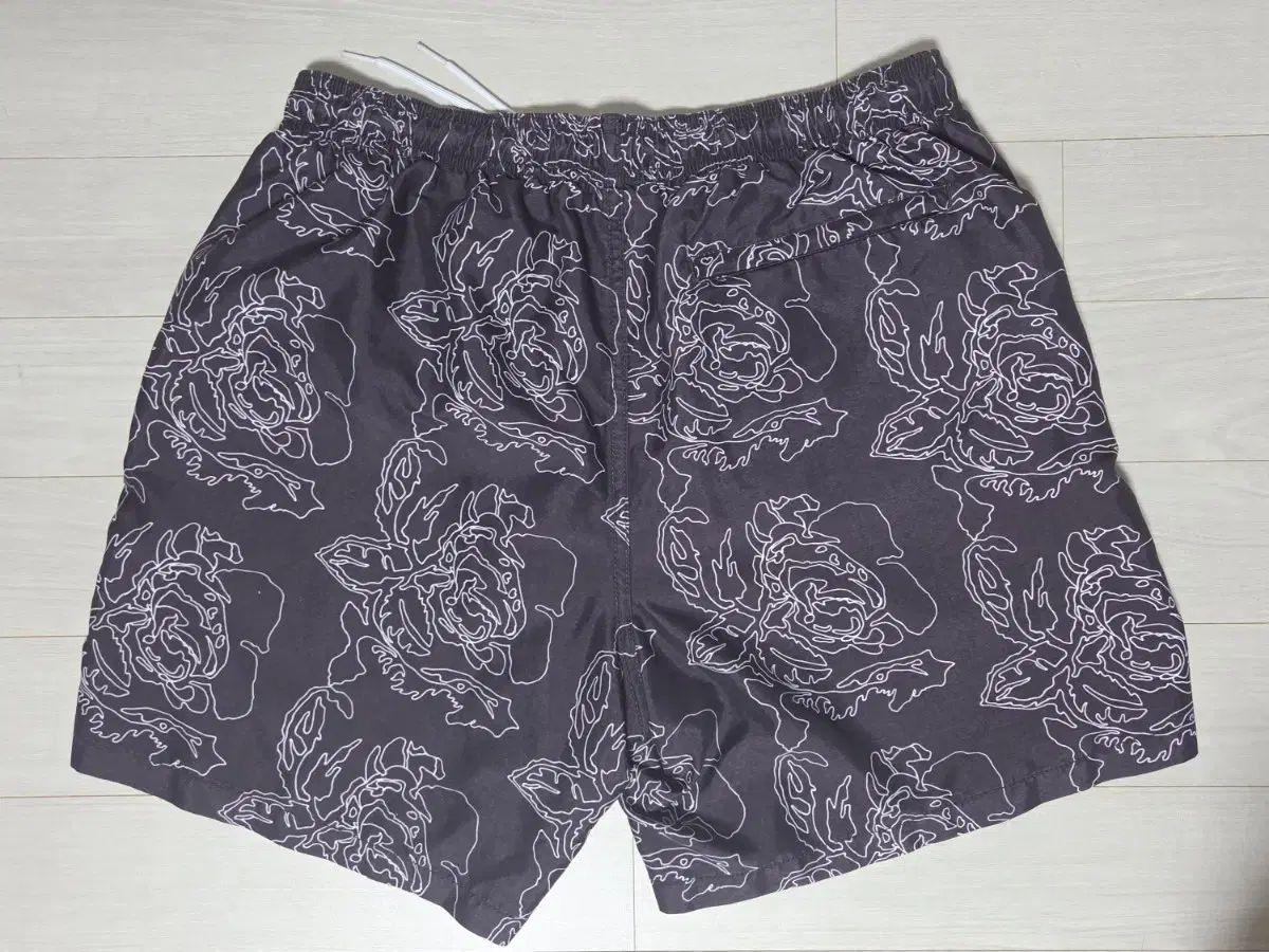 M STUSSY ステューシー ローズ ウォーター ハーフパンツ ショーツ ブラック
