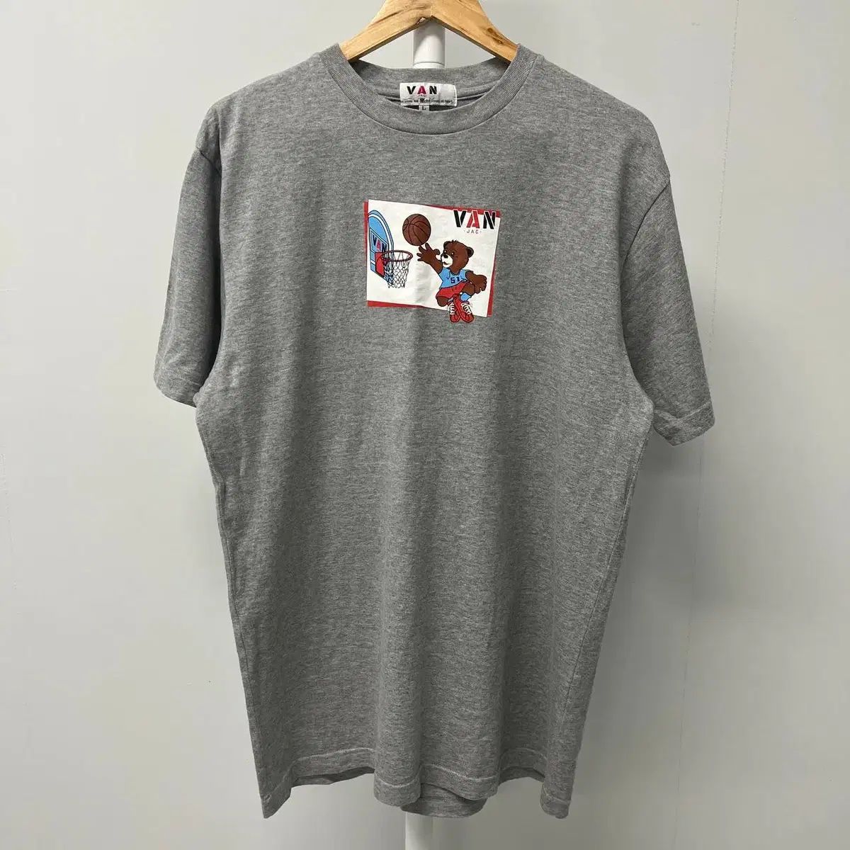 L VAN JAC バンジャケット ヴィンテージ クマ バスケット グラフィック Tシャツ