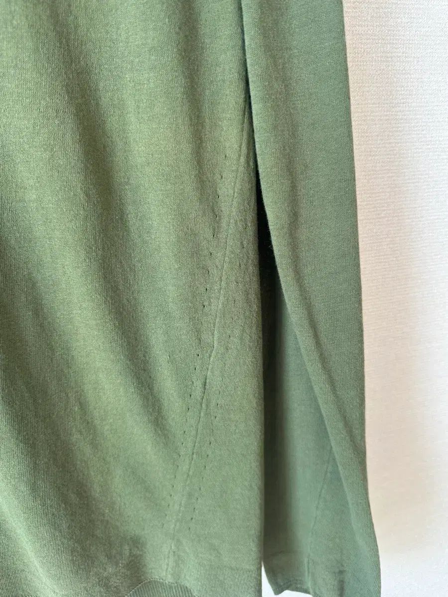 (イタリア産 毛糸) The HANDSOME the CASHMERE コットン ブレンド カーキ メッシュ ニット (イタリア産 毛糸) The HANDSOME the CASHMERE コットン ブレンド カーキ メッシュ ニット