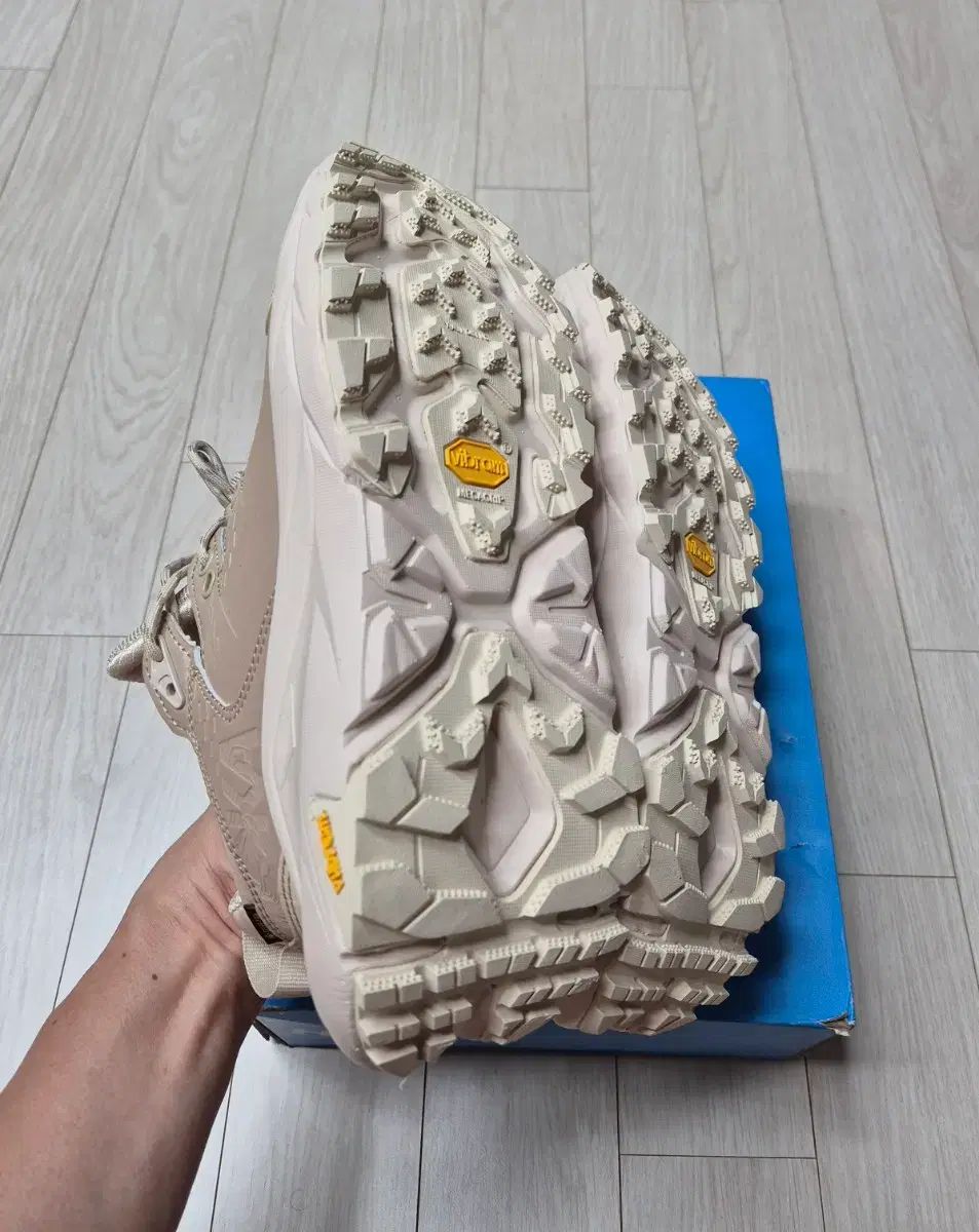 HOKA ONE ONE ホカオネオネ カハ 2 ロウ GTX ベージュ スニーカー 250mm