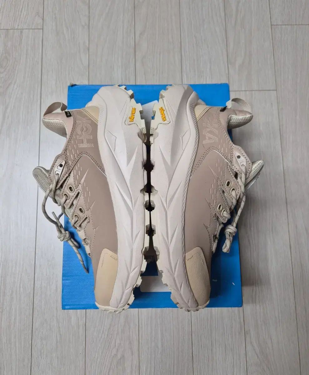 HOKA ONE ONE ホカオネオネ カハ 2 ロウ GTX ベージュ スニーカー 250mm