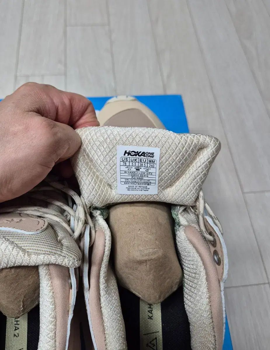 HOKA ONE ONE ホカオネオネ カハ 2 ロウ GTX ベージュ スニーカー 250mm