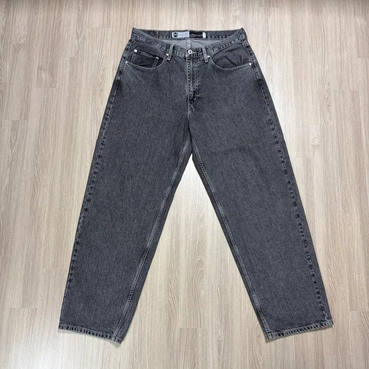 リーバイス シルバーテンプ ブラックジーン 出品