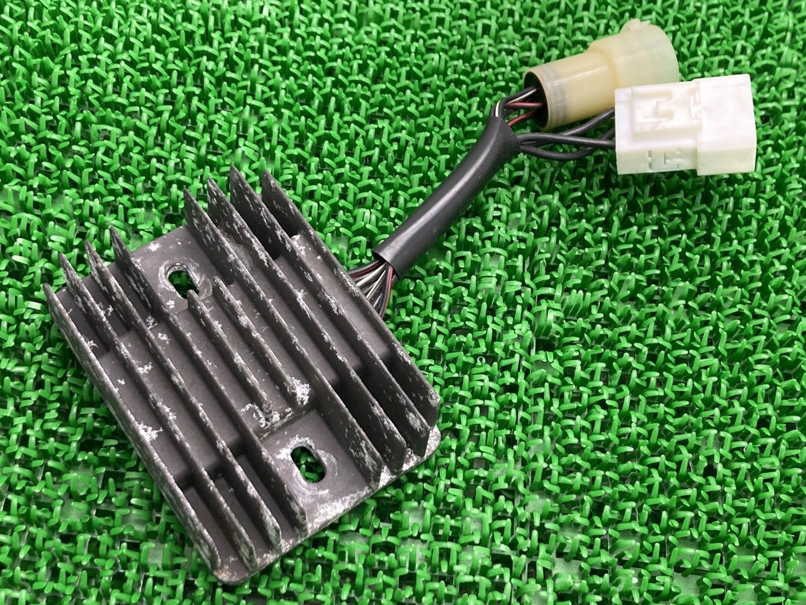 スカイウェイブ250 レギュレター スズキ 純正 中古 CJ46A レギュレーター 品薄 fC
