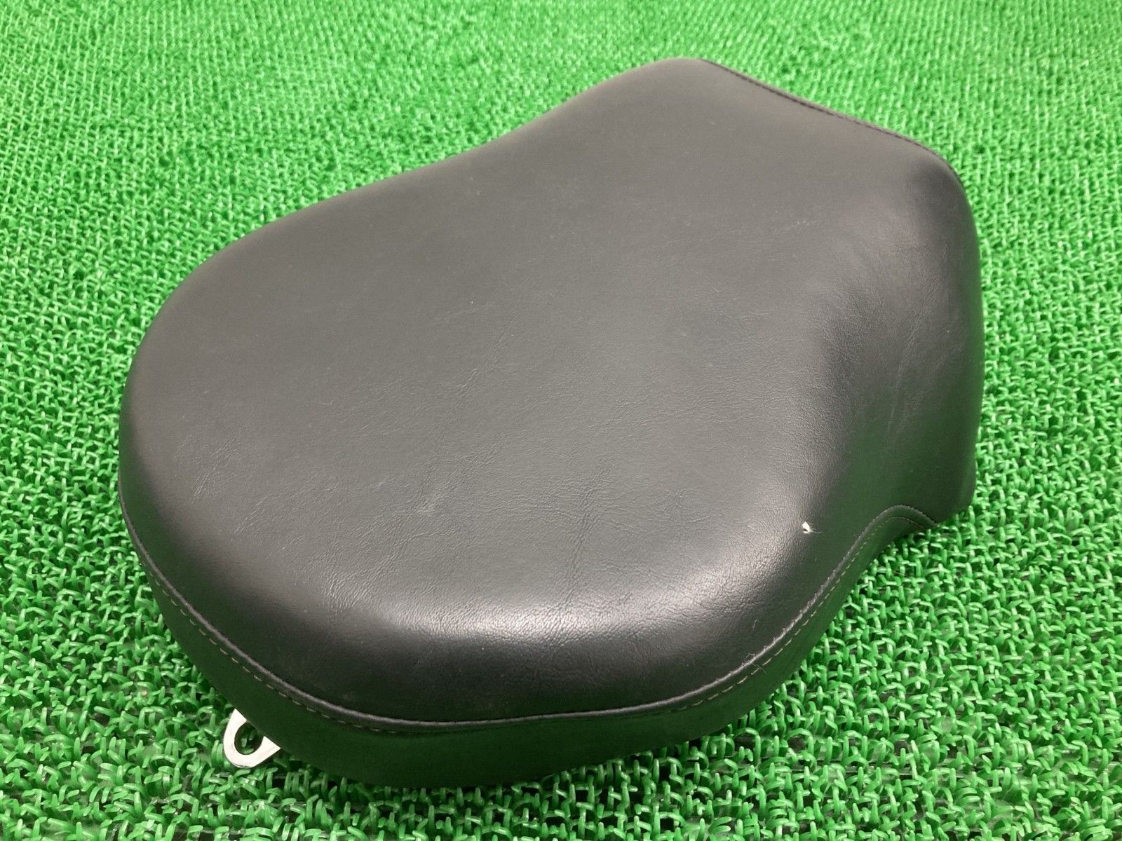 XL883L タンデムシート ハーレー 純正 中古 スポーツスター ロー 07～15年 cW