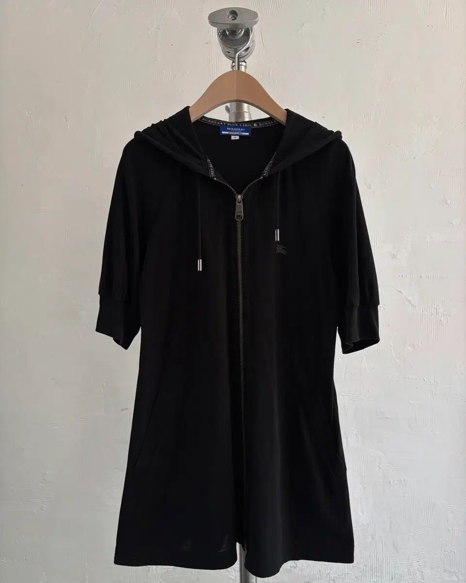 BURBERRY バーバリー ブルーレーベル ブラック フード ジップアップ ONE PIECE