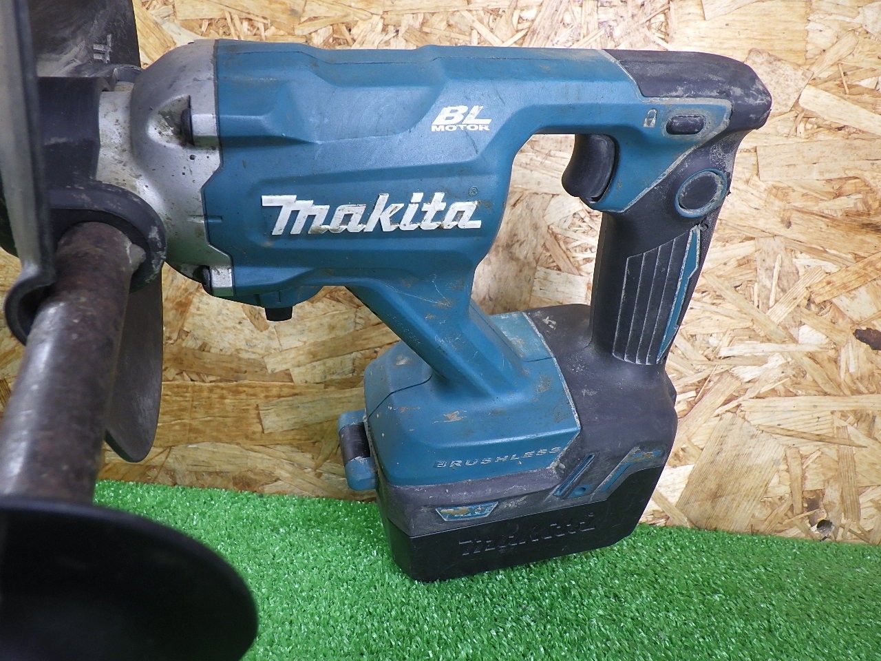 マキタ 18V充電式かくはん機 UT130DZ 本体のみ 18Vモデル 傷や汚れあり 中古品
