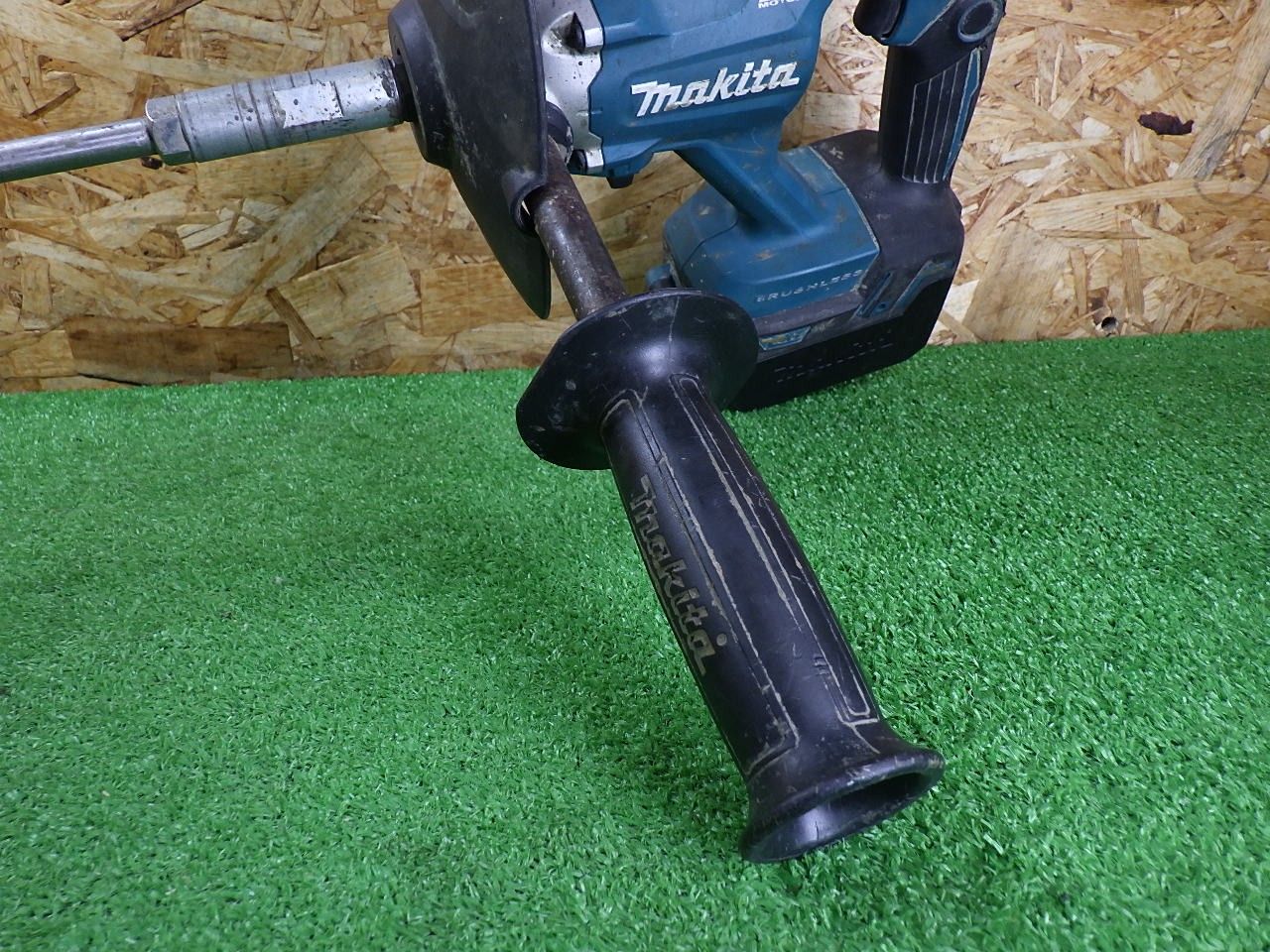 マキタ 18V充電式かくはん機 UT130DZ 本体のみ 18Vモデル 傷や汚れあり 中古品