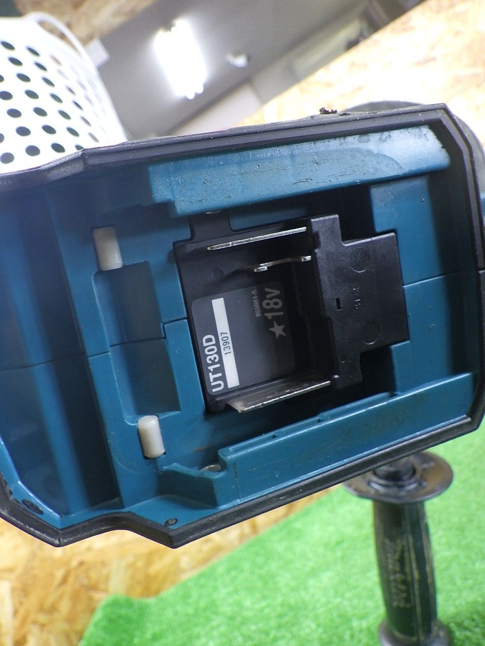 マキタ 18V充電式かくはん機 UT130DZ 本体のみ 18Vモデル 傷や汚れあり 中古品