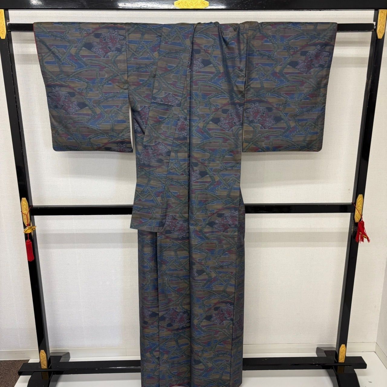 本場大島紬 横双 裄66 素敵な絣柄 正絹 着物 MK-385 - メルカリ