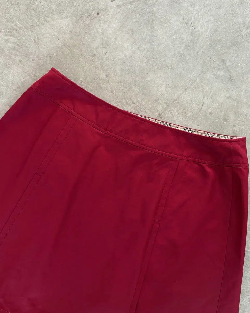 BURBERRY バーバリー ブルーレーベル バックル レッド プリーツ