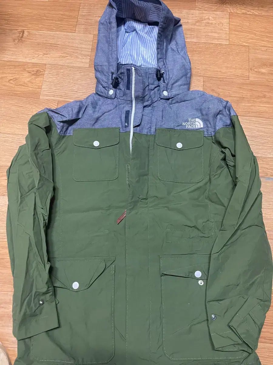 THE NORTH FACE ザノースフェイス ポケット フード ウィンドブレーカー ジャケット 100サイズ