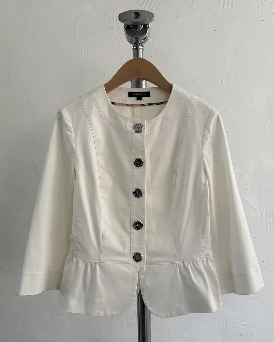 Burberry バーバリー ロンドン 白 ノーカラー ジャケット