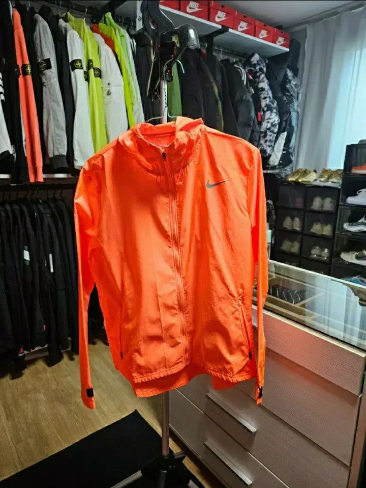 NIKE ナイキ レディース ウィンドブレーカー ジャケット 正規品 (新品)