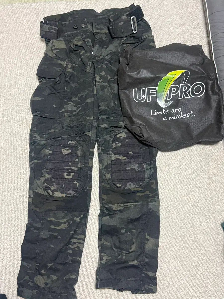 Ufpro ブラックマルチカム パンツ 32/34 出品