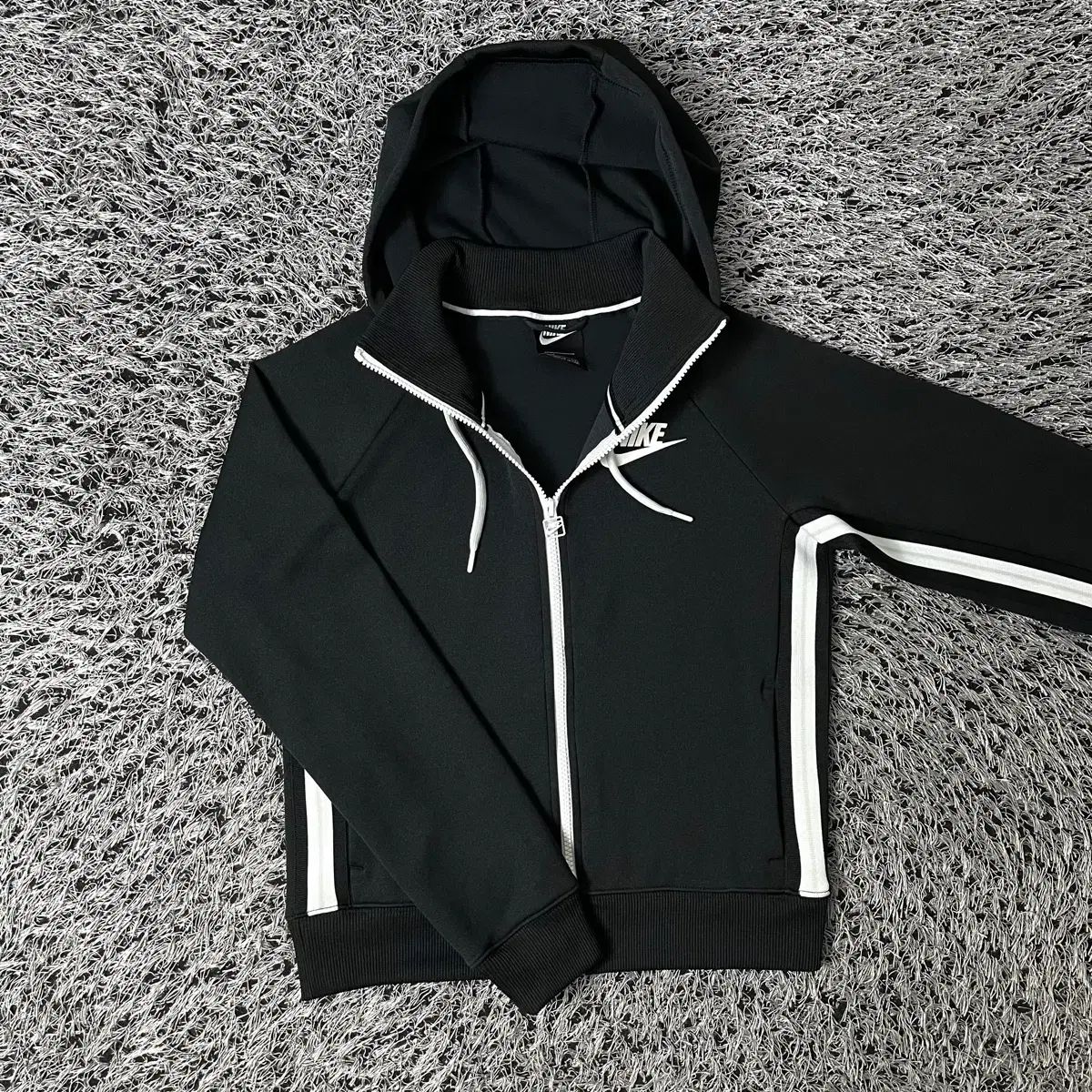 NIKE ナイキ レディース トラックジャージ ジャケット フード ジップアップ ジャージ