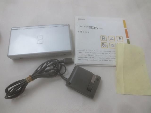 ゲーム ニンテンドーDS 本体 DS Lite USG-001 グロスシルバー 動作品 充電器付き 中古品