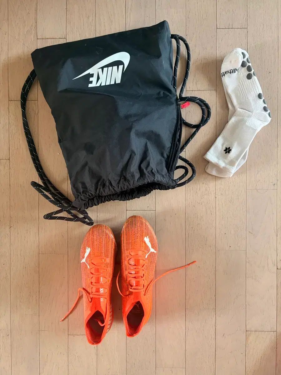 プーマ サッカーシューズ + NIKE バッグ + オール ザ ブーツ 靴下 出品