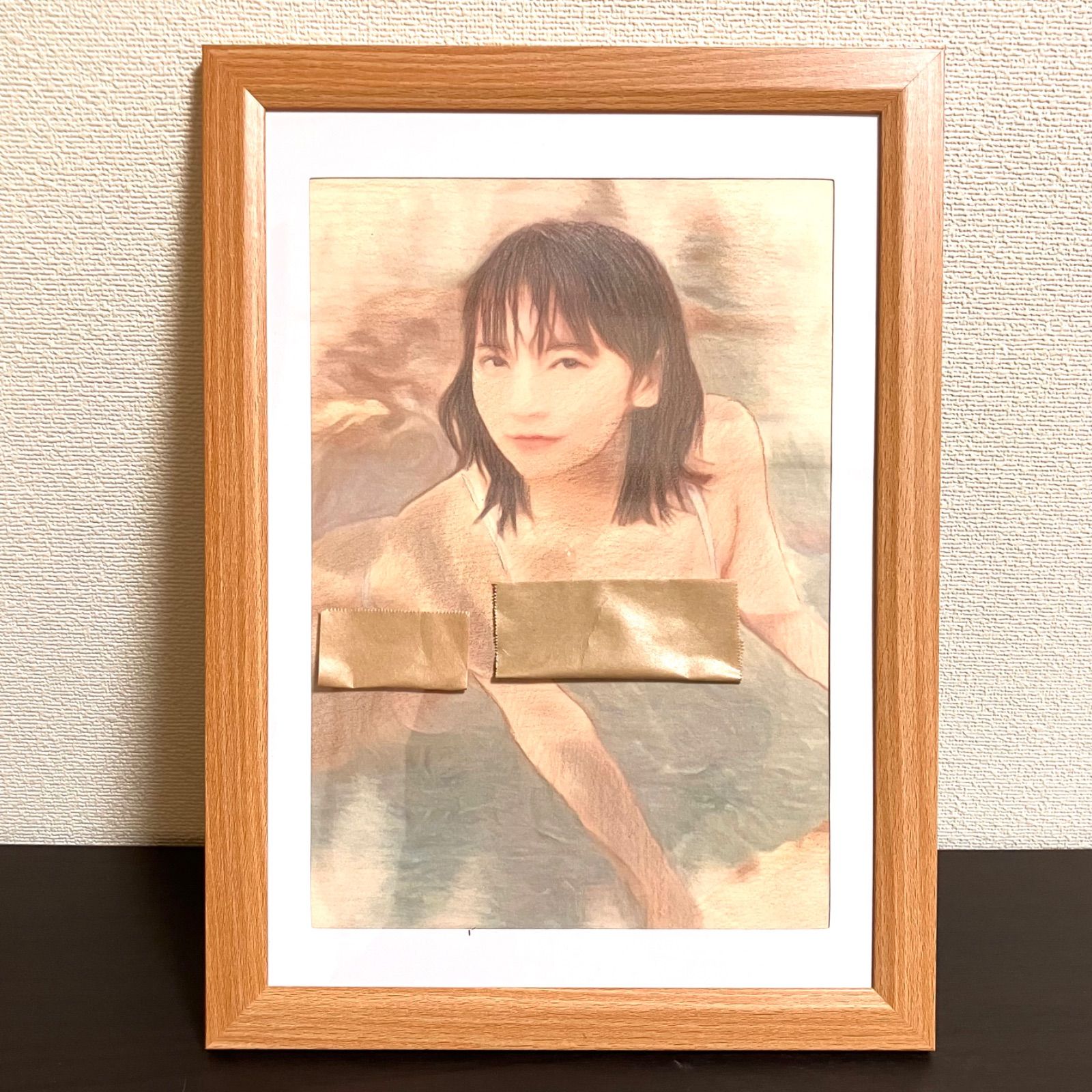 女優画15 額装品　額縁寸法45cm×33cm　パステル、水彩、色鉛筆画