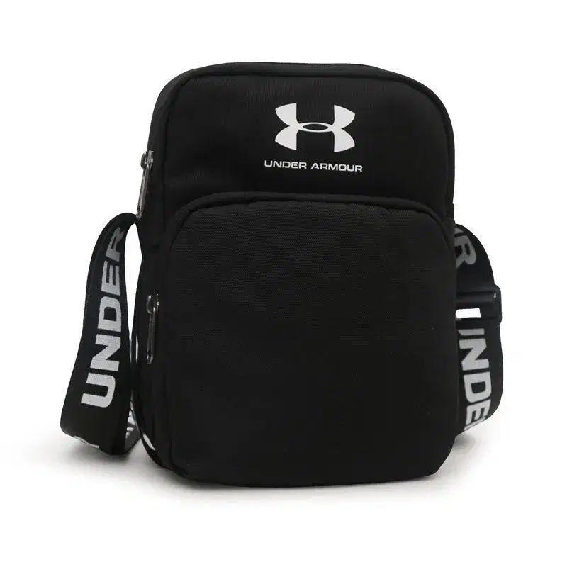 UNDER ARMOUR アンダーアーマー ブラック クロスバック バッグ（新商品）